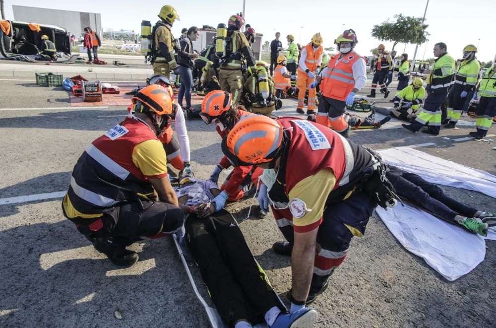 Más de 500 efectivos participan en un simulacro de accidente aéreo