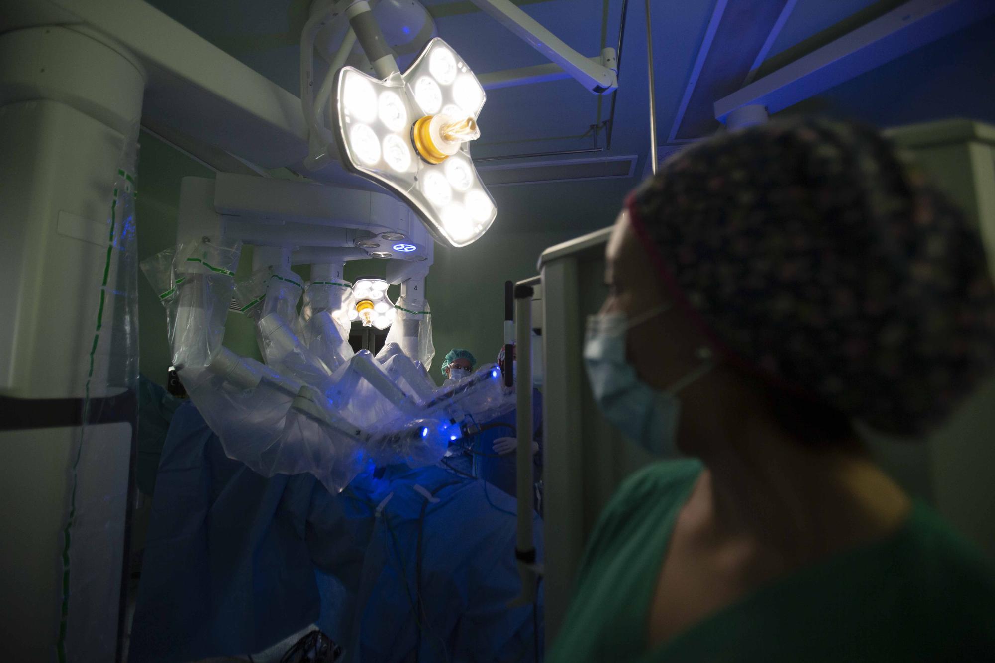 La cirugía robótica entra en quirófano en la provincia