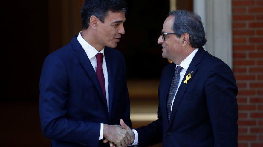 Sánchez recibe al presidente de la Generalitat a las puertas de Moncloa