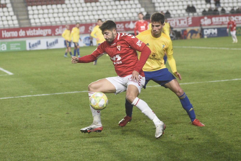 El Real Murcia vence frente al Cádiz