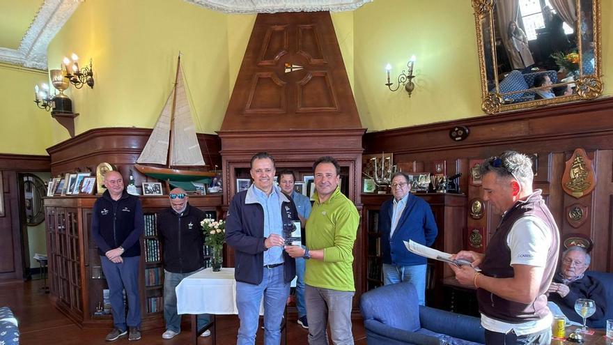 Otra tarde social en el Real Club de Regatas