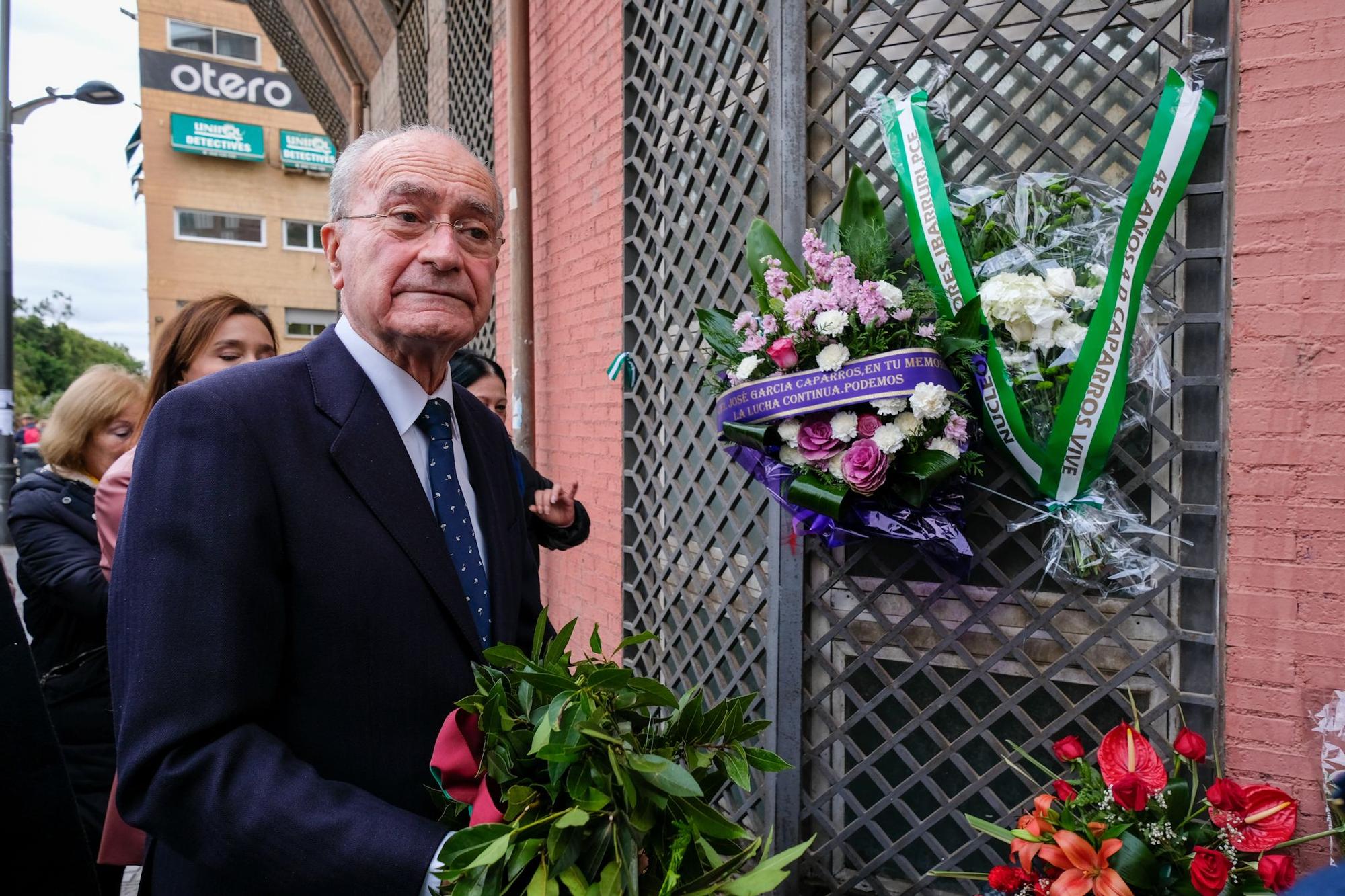 Ofrenda floral a García Caparrós con motivo del 4 de diciembre