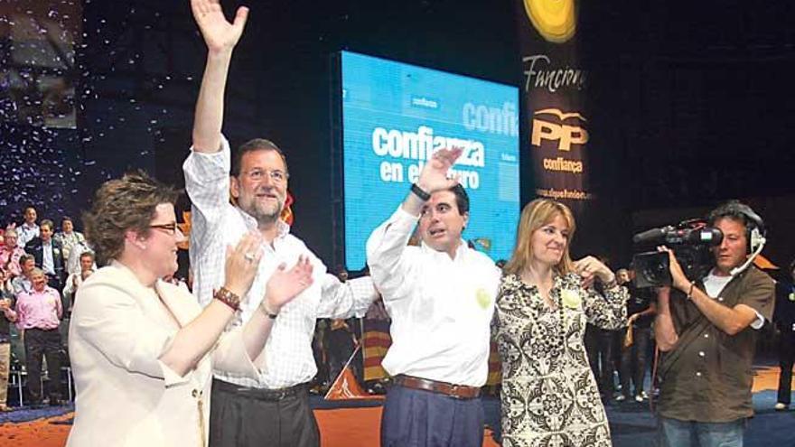 Rajoy acompaña a Matas en el mitin central de la campaña del PP de 2007.