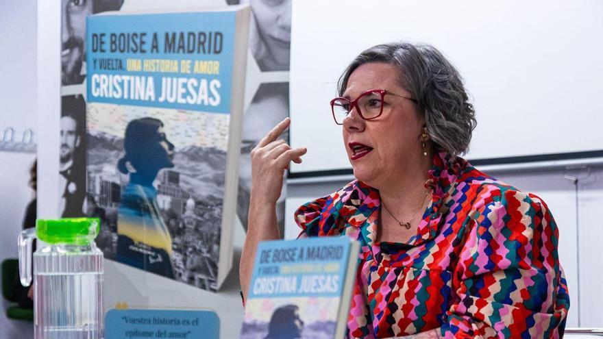 Cristina Juesas, la autora presenta su libro en Oviedo: «Locura es lo mínimo que me han dicho por mi historia de amor»