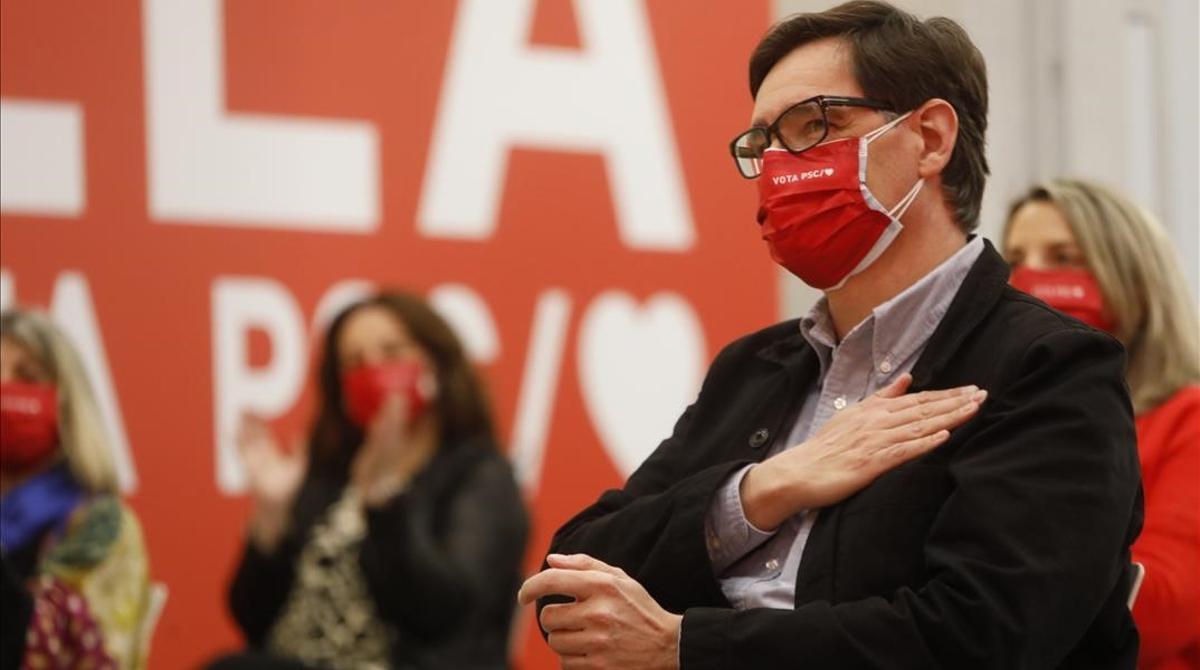 Primer pla de Salvador Illa  candidat del PSC  amb la ma al pit  durant un acte politic a Barcelona el 31 de gener del 2021  Horitzontal  PSC ACN