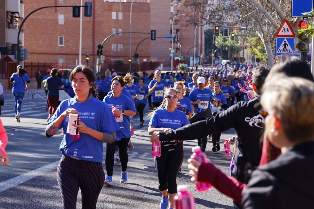 Imágenes del recorrido de la Carrera de la Mujer: avenida Pío Baroja y puente del Reina Sofía (I)