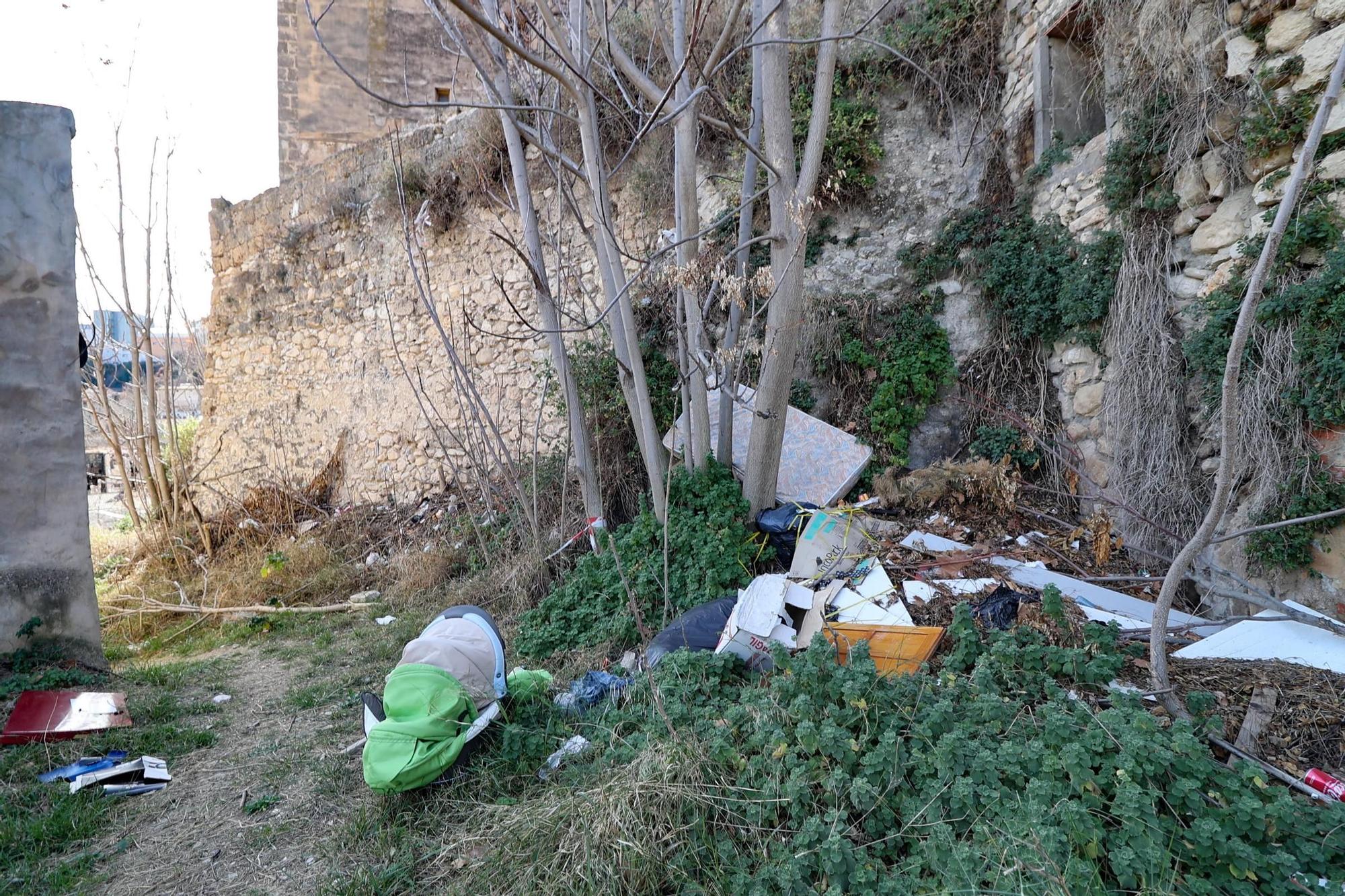 Alcoy retira 2500kg de basura en el Portal de Cocentaina