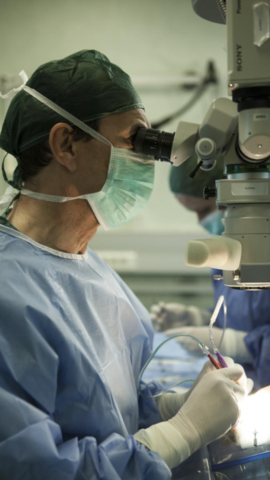 Cirugía oftalmológica en los quirófanos de Vissum Grupo Miranza