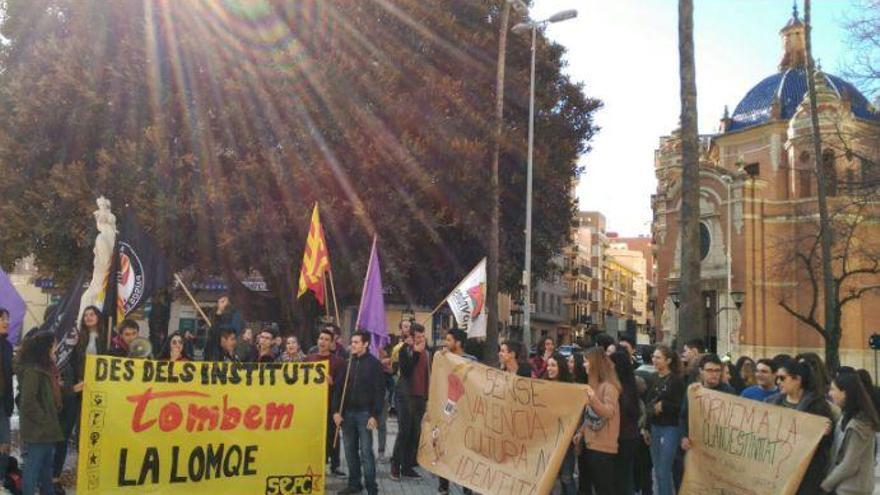 Estudiantes se concentran contra la LOMCE