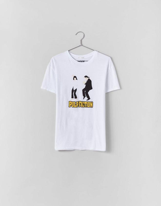 Camiseta con imagen de Pulp Fiction de Bershka