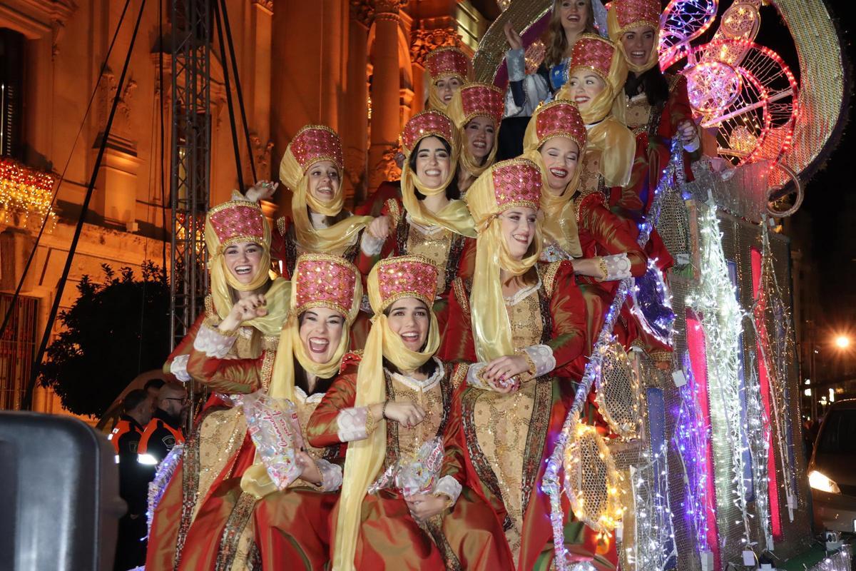 Vuelta a casa de Laura, Paula y las falleras 2023