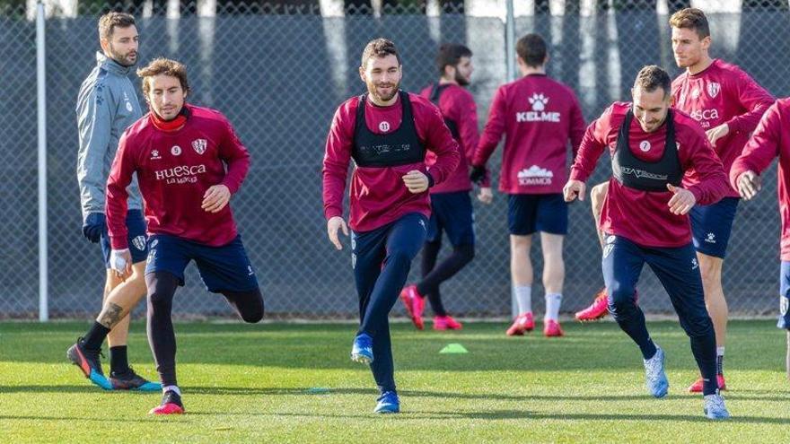 El Huesca empieza la pretemporada sobre el césped