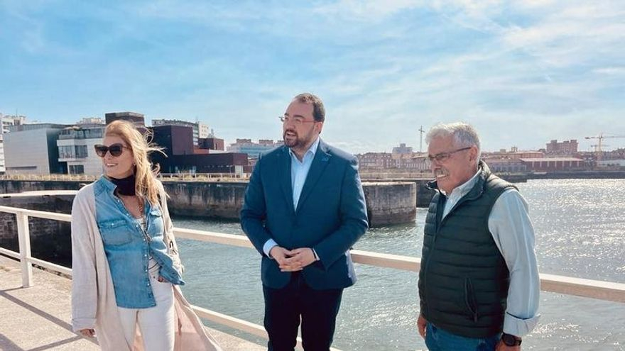 Floro toma como ejemplo el Parque Científico para los terrenos de la Naval