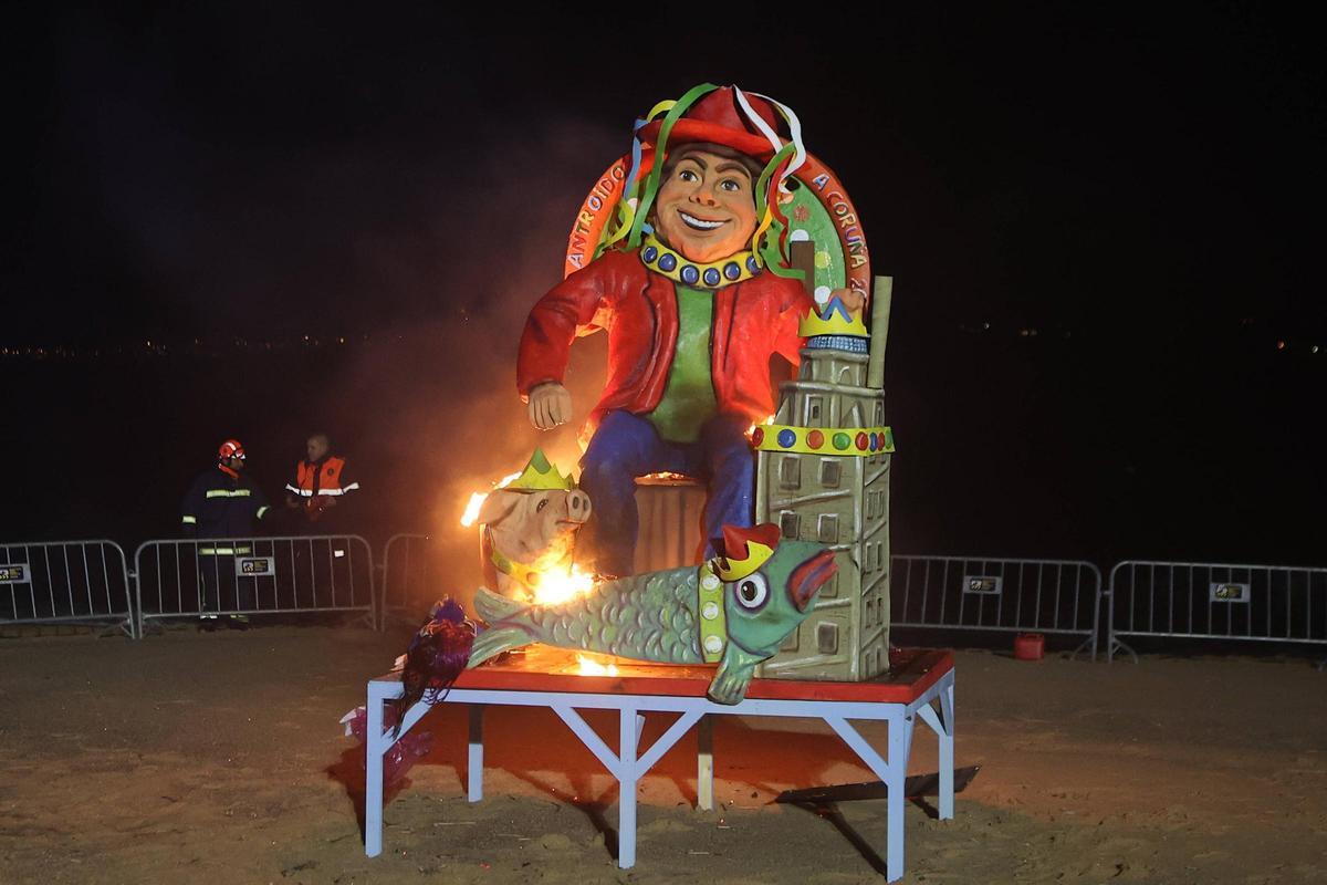 Incendio del Dios Momo y de la sardina en San Amaro.