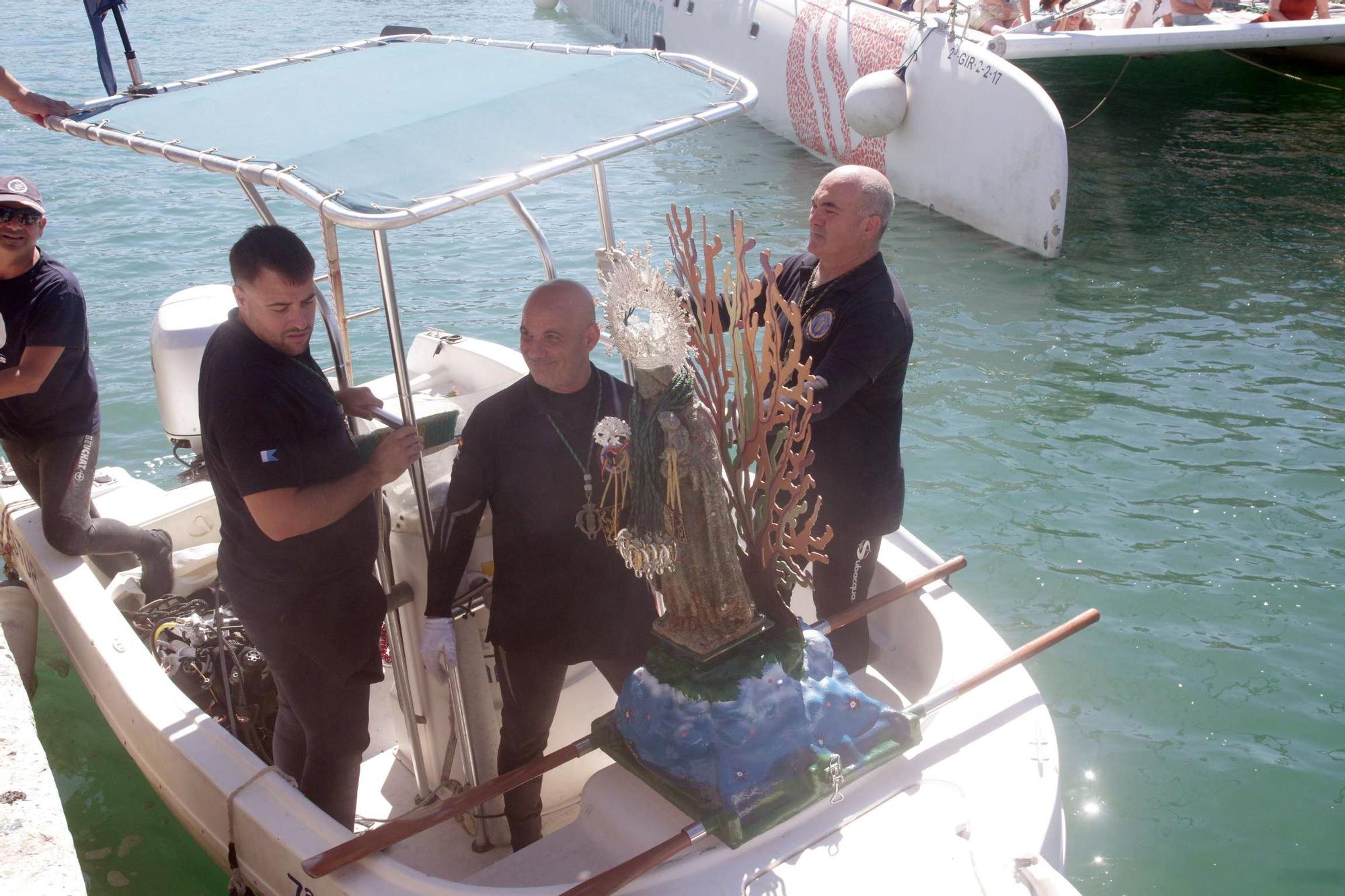 Encuentro en el Puerto de las vírgenes del Carmen de El Perchel y la de los submarinistas