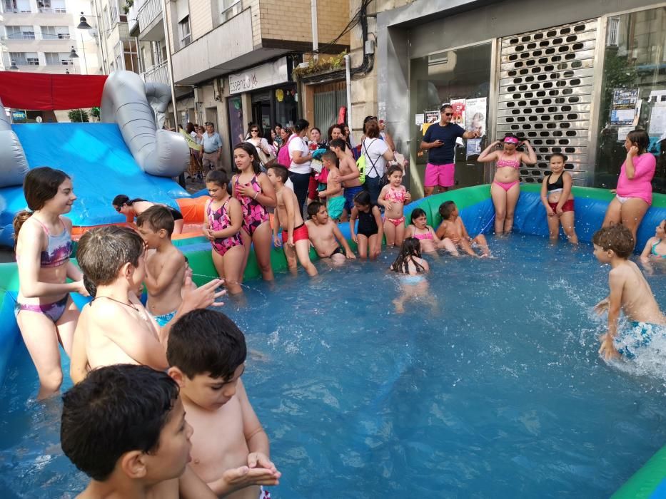 Un tobogán acuático para dar la bienvenida al verano en Marín