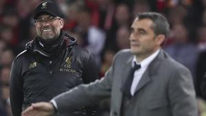 Jürgen Klopp, muy feliz, le ganó claramente la partida a Ernesto Valverde