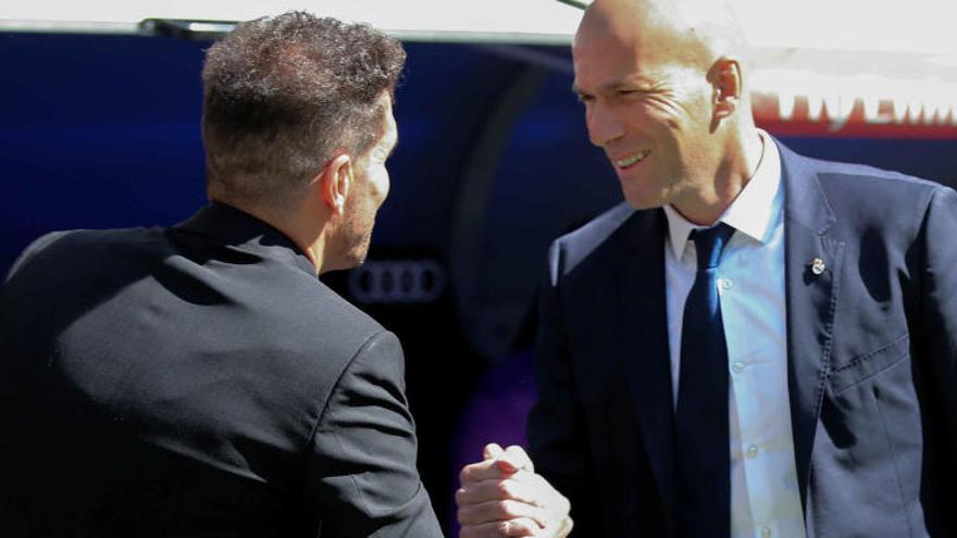 Zidane se enreda con los cambios