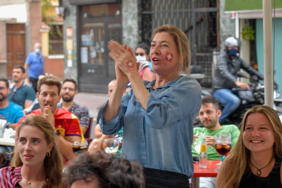 Aficionados ven en la capital grancanaria el partido de España en cuartos de final de la Eurocopa