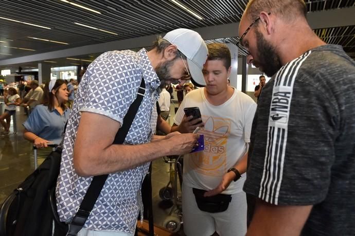 28-06-2019 TELDE. Llegada del cantante Juan Luis Guerra, en el aeropuerto de Gran Canaria  | 28/06/2019 | Fotógrafo: Andrés Cruz
