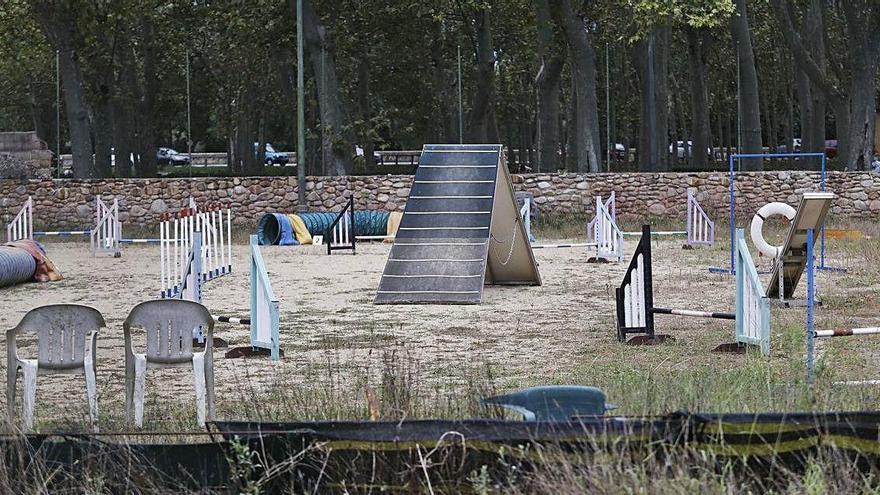 Les instal·lacions del club esportiu d&#039;obediència i habilitat de gossos, al parc de la Devesa