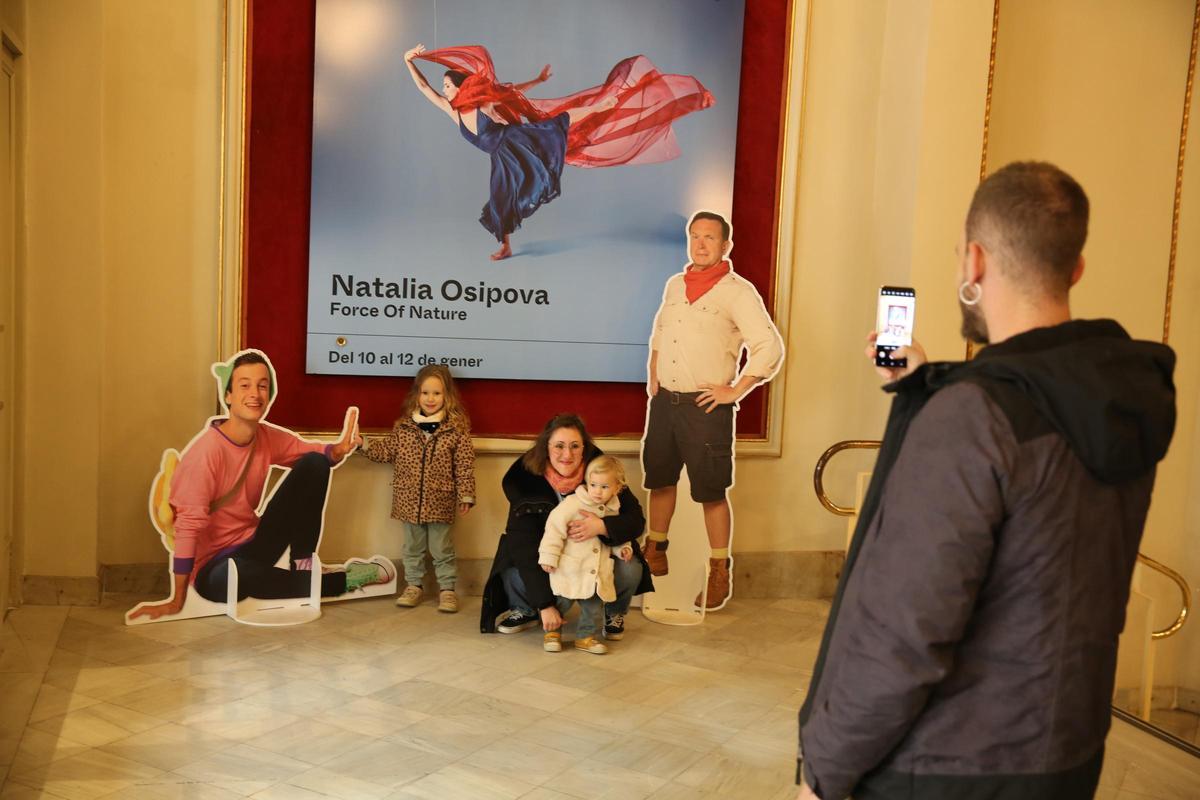 Público en el espectaculo infantil 'Titó' en el Teatro Tívoli esta Navidad