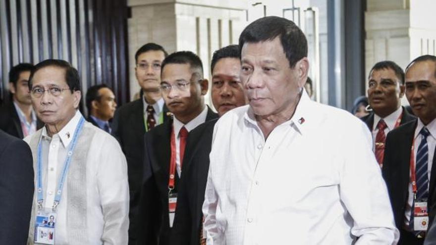 Duterte anima a los filipinos a matar obispos católicos