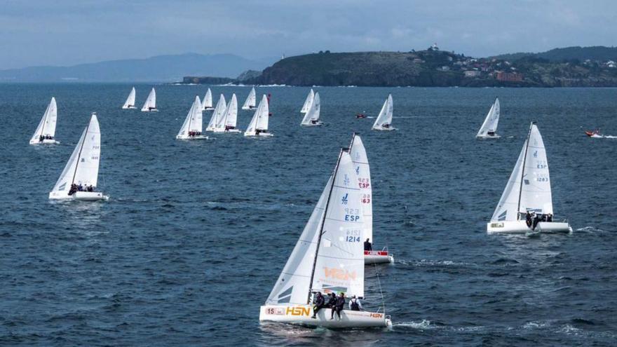 El ‘HSN Sailing Team’ sigue firme en el liderato antes de la última jornada