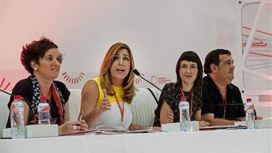 Susana Díaz dice que la nueva Ejecutiva &quot;no tiene colores ni apellidos&quot; y no debe perder tiempo