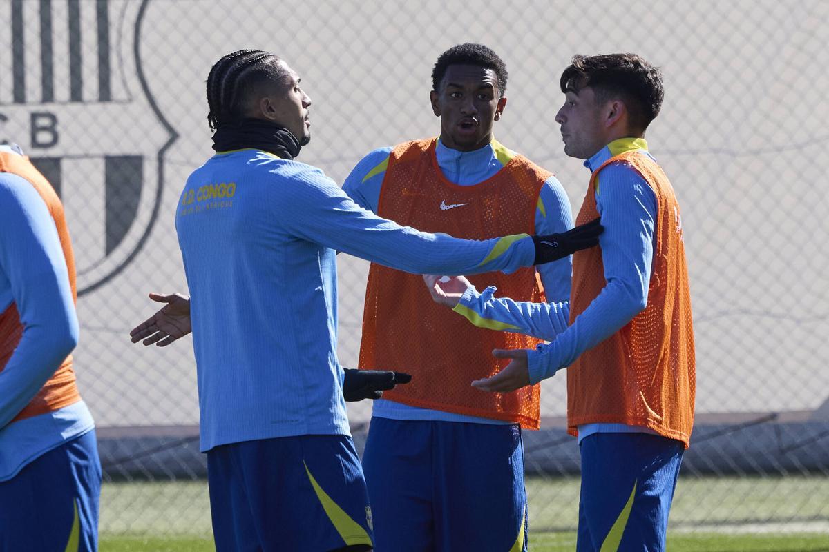 Pedri, Raphinha y Balde, en el entrenamiento.