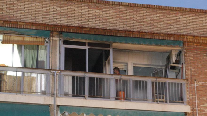 La vivienda donde se ha producido el incendio, en la calla Dalias.