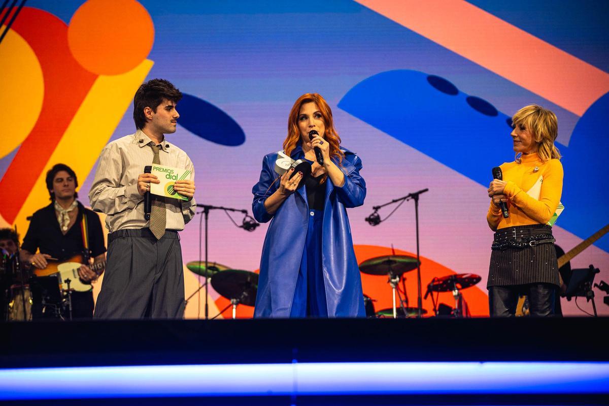 Martin Urrutia, Leire Martínez y Ana Torroja presentando la gala