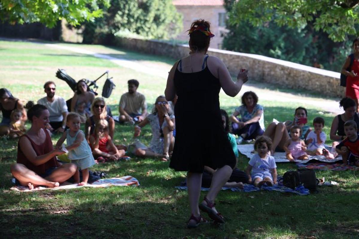 Contos para toda a familia no Parque de Bonaval con Cris de Caldas Contos para toda a familia no Parque de Bonaval con Cris de Caldas
