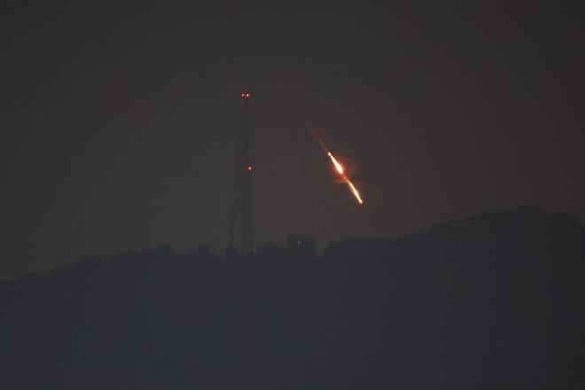 Varios misiles caen sobre territorio israelí.