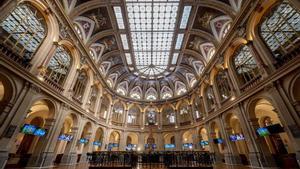 Vista del interior y la cúpula del Palacio de la Bolsa, en la última sesión del año para el Ibex.