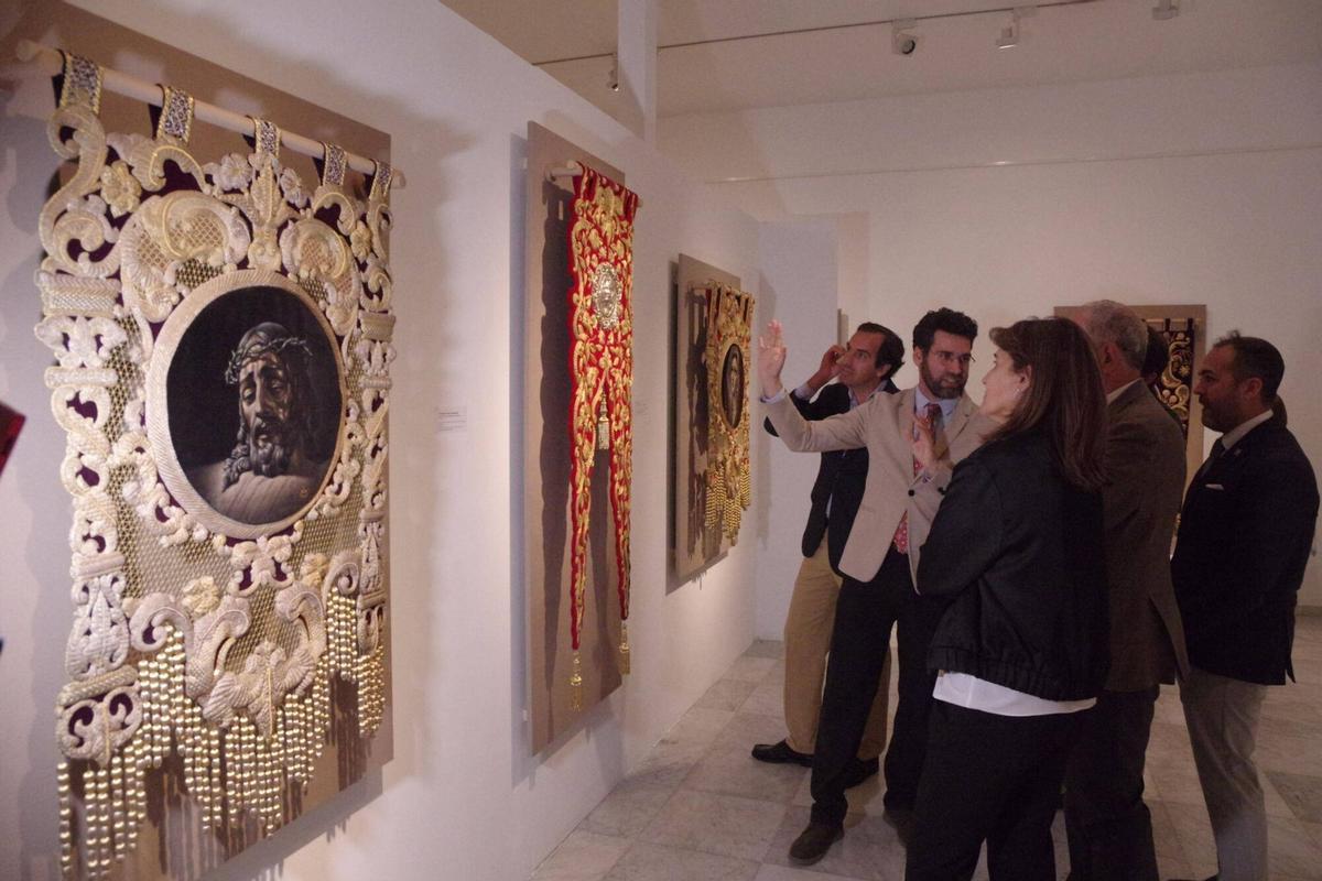 La Agrupación de Cofradías muestra el legado de los bordados de las Hermanas Trinitarias en Málaga