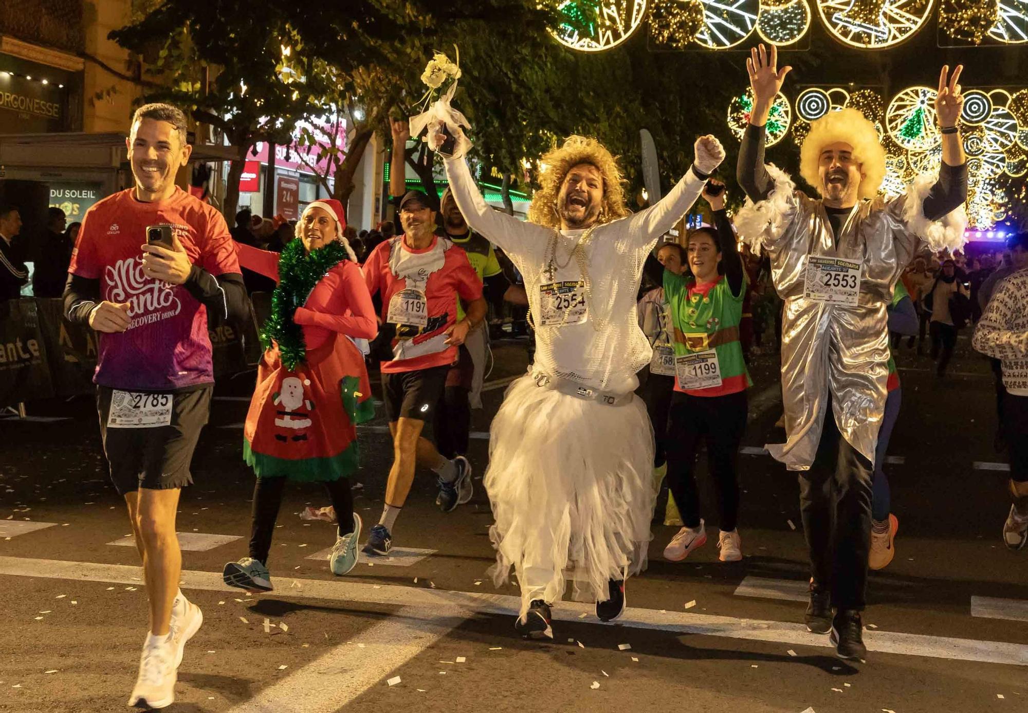 La San Silvestre de Alicante llena de colorido la ciudad