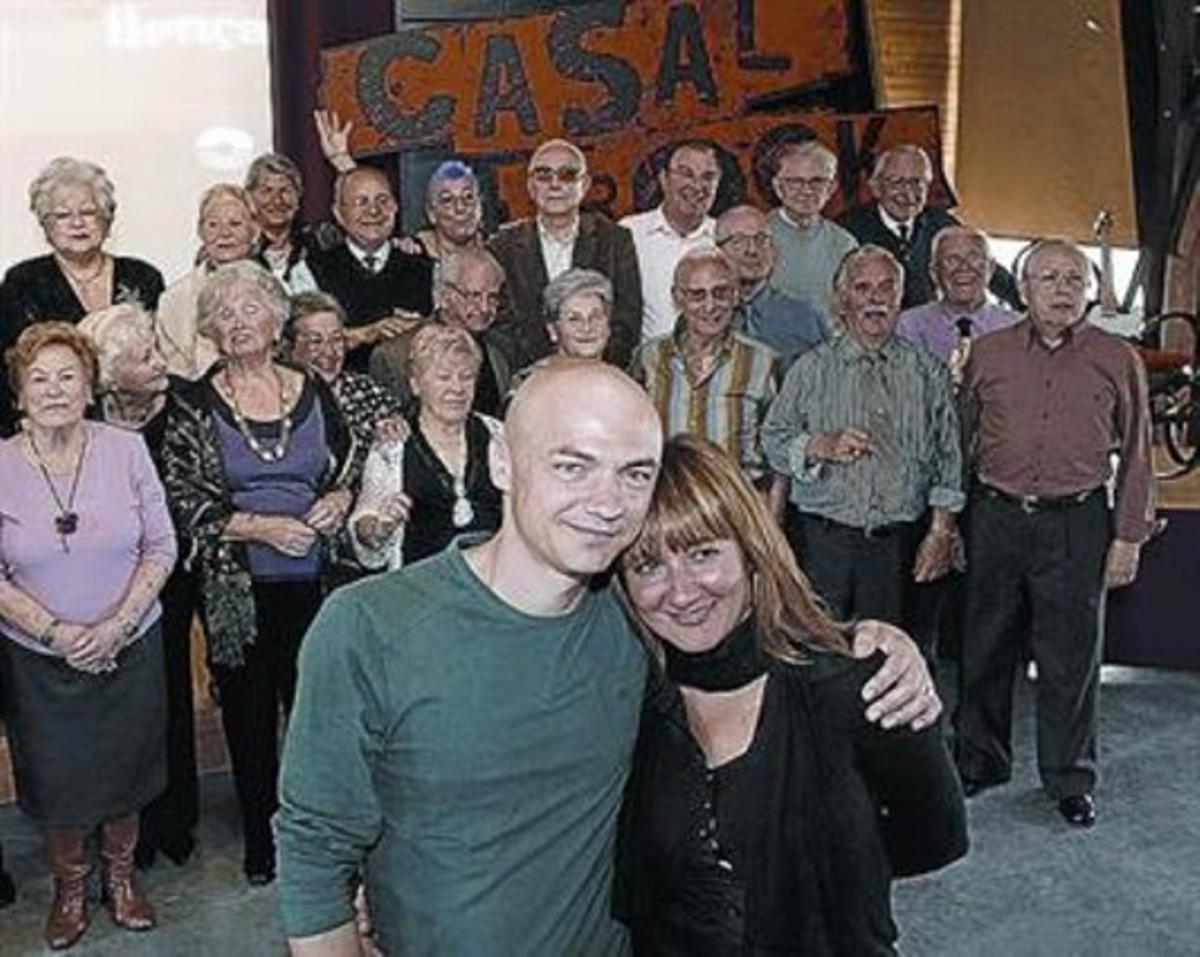 Marc Parrot i Reichel Delgado, davant del grup de Casal Rock.