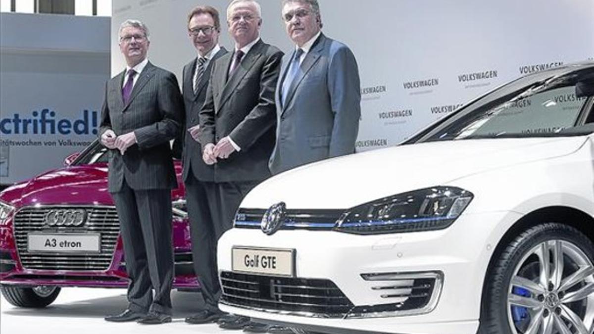 De izquierda a derecha: Rupert Stadler (Audi), Michael Macht (consejero de VW), Winterkorn y García Sanz.