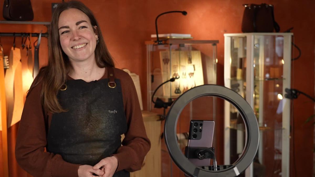 Amélie Feret, joven artesana, residente cerca de Caen, vio cómo sus pedidos se disparaban tras publicar un vídeo en redes sociales