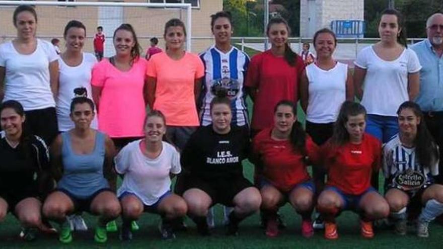 Jugadoras y personal técnico del equipo femenino del Olímpico de Rutis.