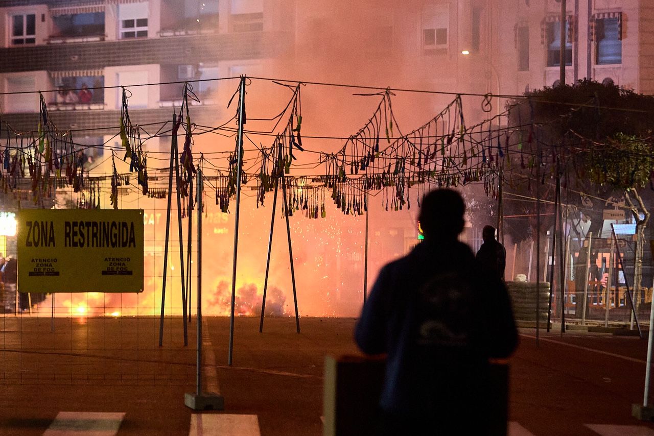 Así ha sido la espectacular mascletà nocturna de Gandia