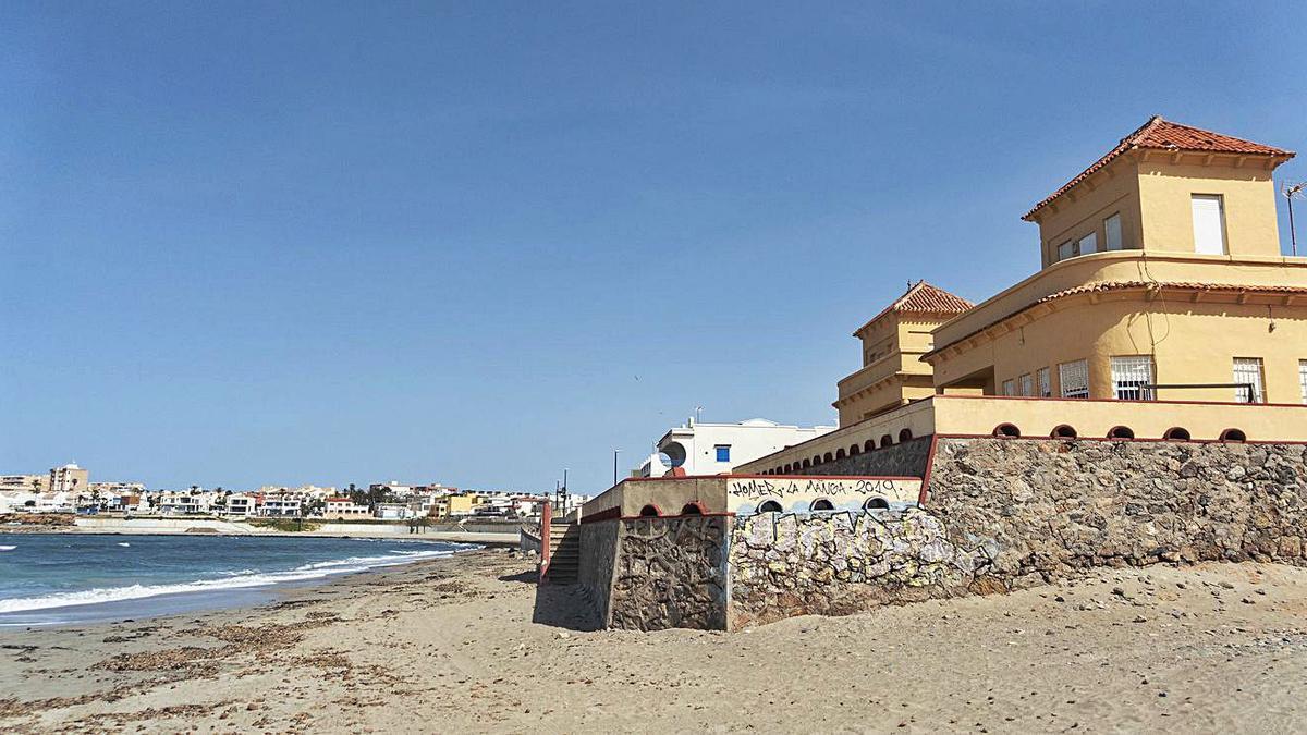 La vivienda de Luque, en el Paseo Marítimo de Cabo de Palos.  | IVÁN URQUÍZAR