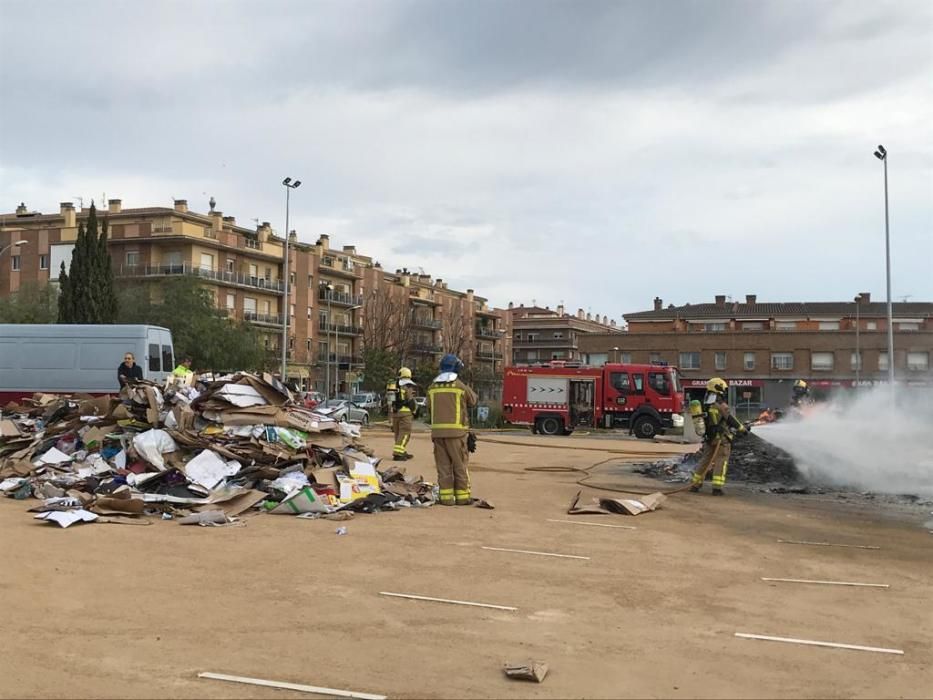 Incendi a Figueres, a la càrrega d'un camió