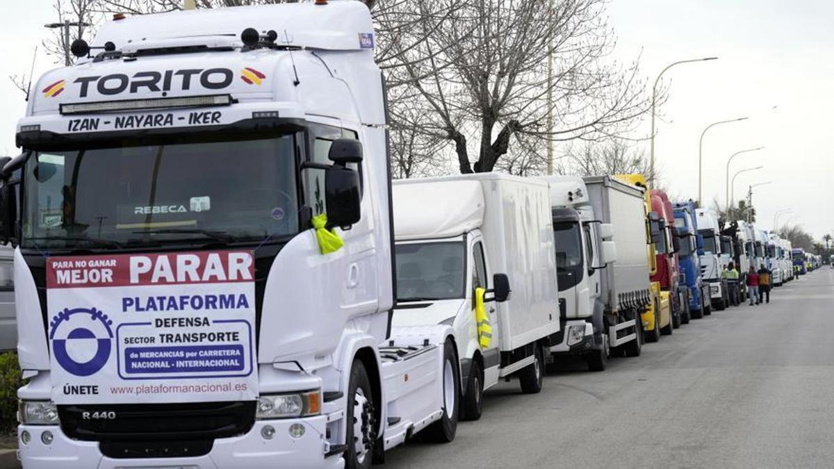 Transportistas autónomos convocan un paro indefinido desde el domingo