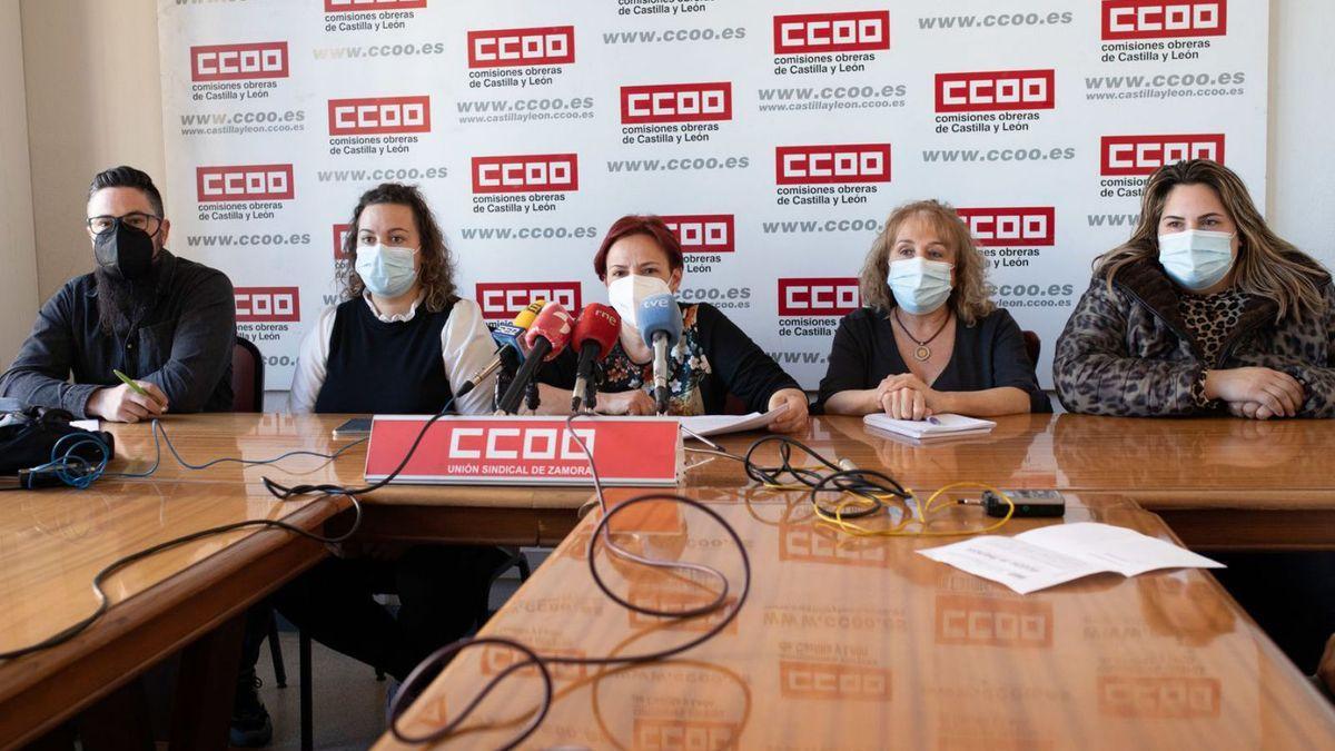 Miembros del comité de empresa de la fábrica de Siro en Toro en la rueda de prensa ofrecida ayer.