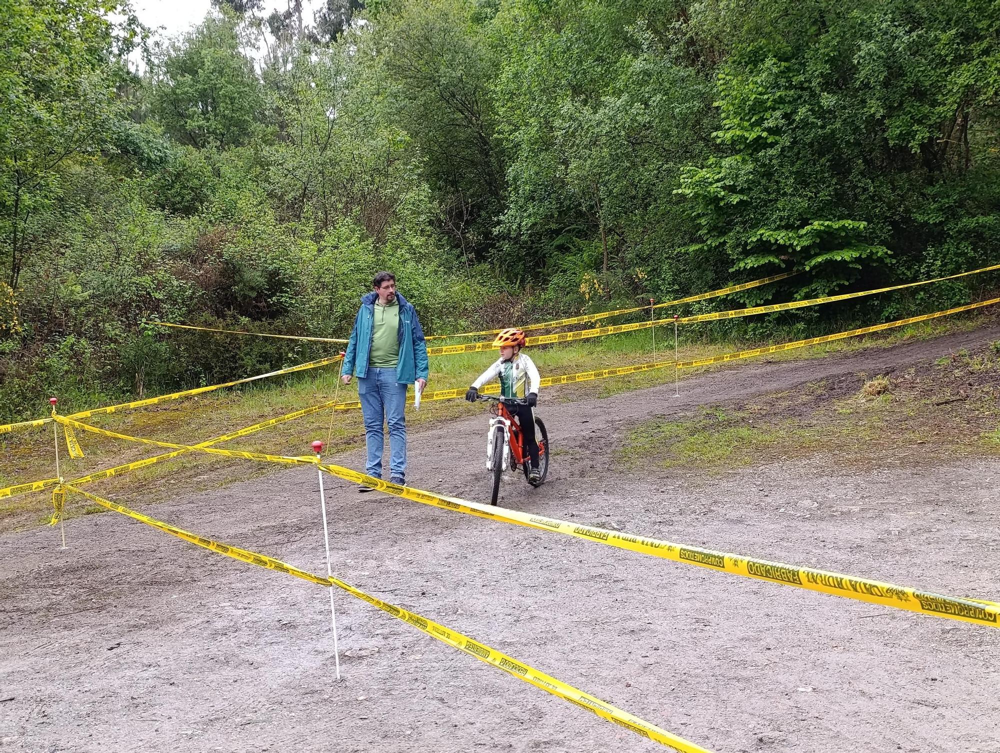 Las jóvenes promesas del ciclismo pedalean en Santa Marina, Siero