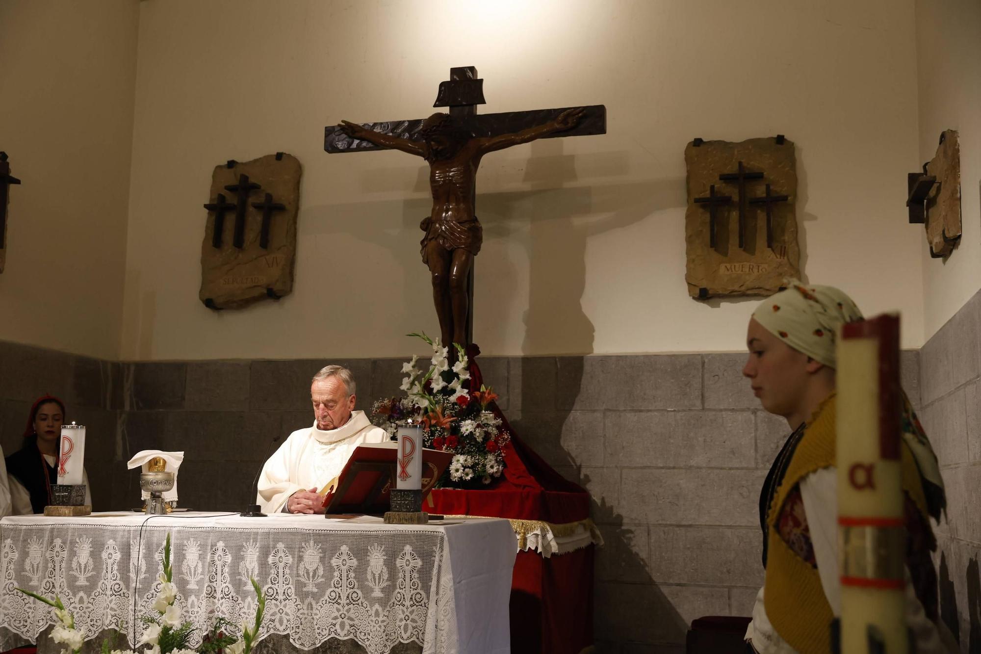 Monteana y Cenero lloran al joven fallecido en un fatal accidente de tráfico (en imágenes)