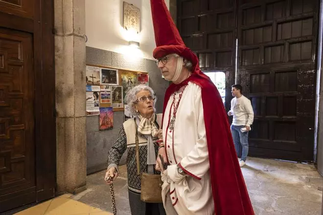 Vídeo | Emotivo mensaje de una vecina de Mérida a los hermanos de la Cofradía Infantil en Santa María