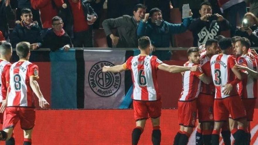 Los jugadores del Girona celebran uno de sus goles